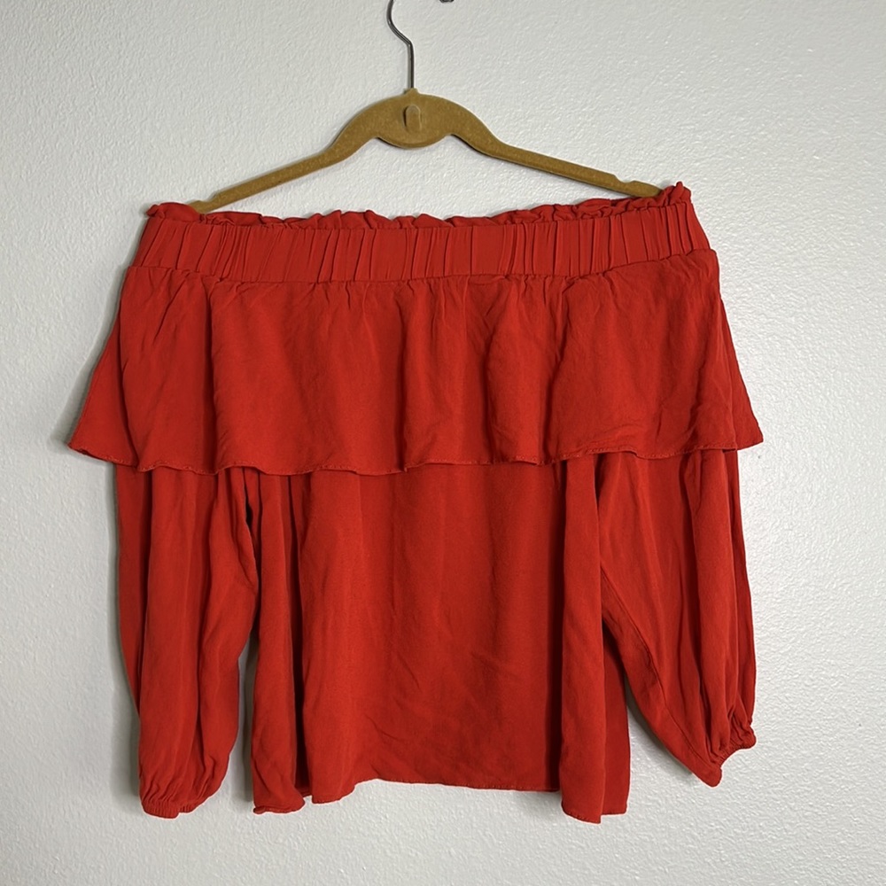 Shoulder Red Cropped by Joiola